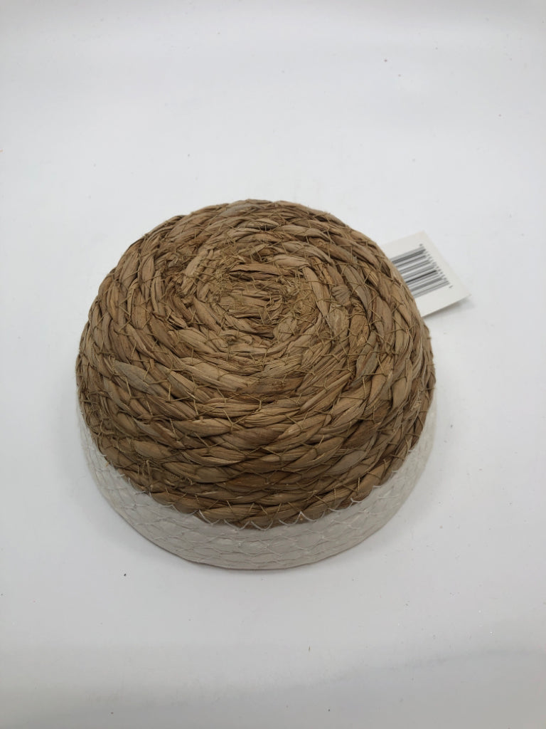 NWT ROUND WOVEN BASKET WHITE TOP.