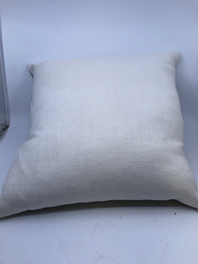 BLUE LINES PILLOW W/ SOLID WHITE BACK.