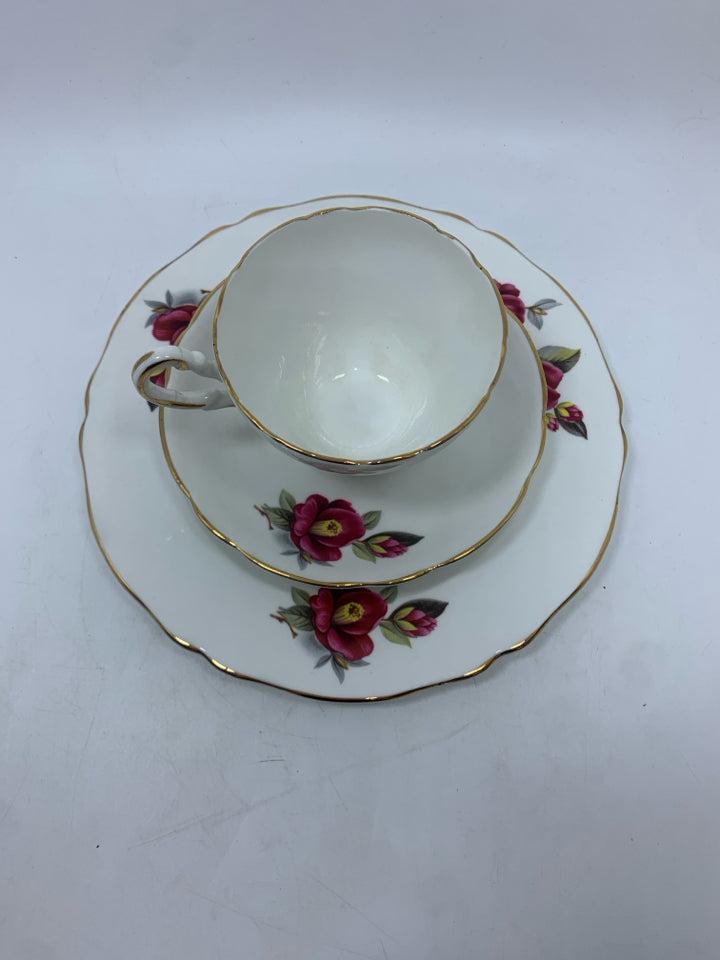 3PC VTG GROSVENOR RED FLORAL TEA SET.