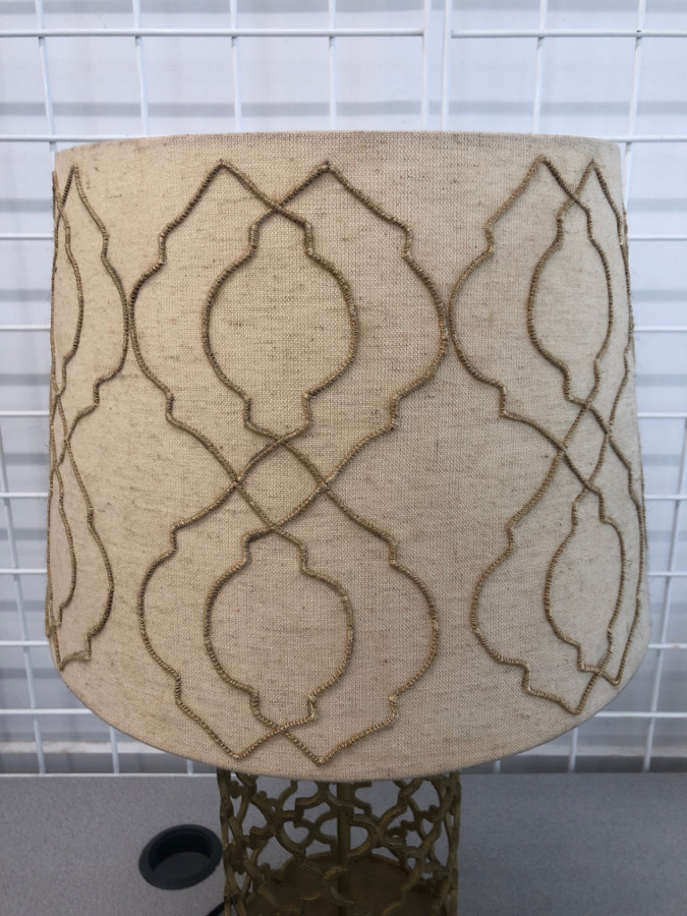 GOLD LATTICE LAMP W/DETAILED SHADE.