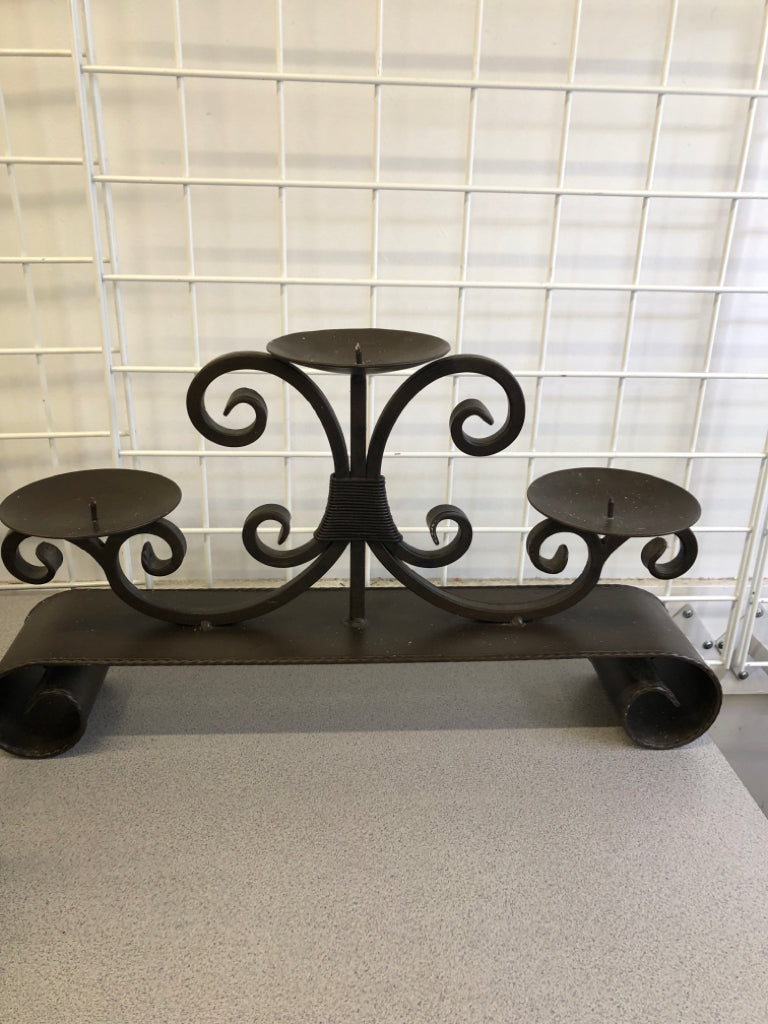3 CANDLE BROWN IRON CANDLE HOLDER CENTERPIECE.
