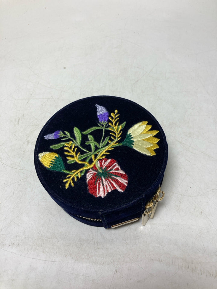 Wolf Zoe Velvet Embroidered Travel Circle Jewelry Case *Minor Pink Marks Inside