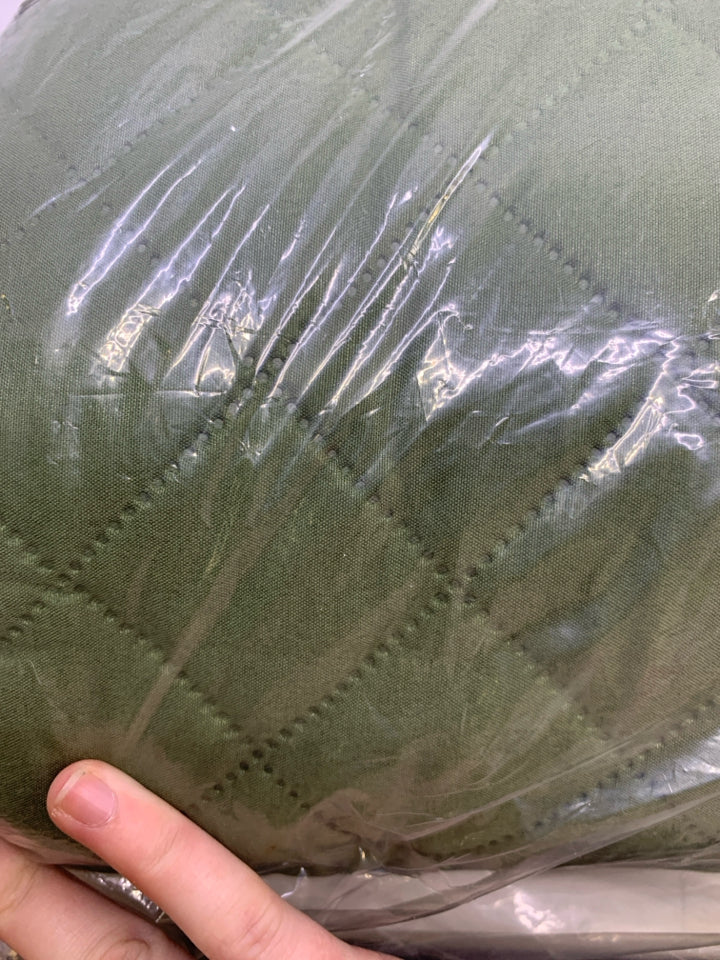 NIP DARK GREEN W/ DIAMOND PATTERN.