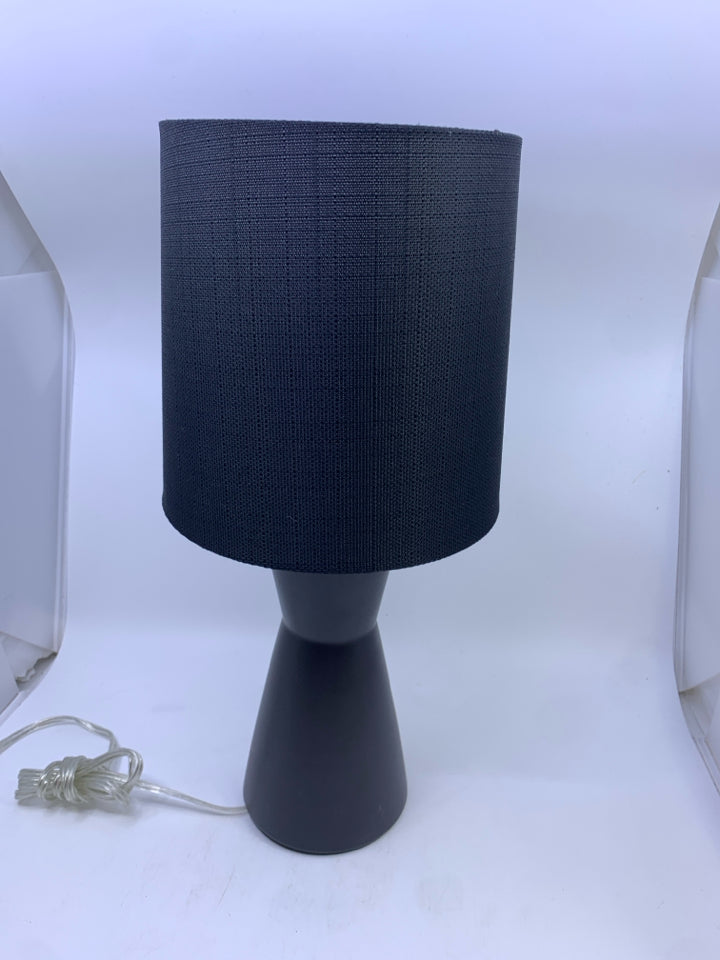 BLACK CERAMIC BASE LAMP W/ W/ TEXTURED BLACK SHADE.