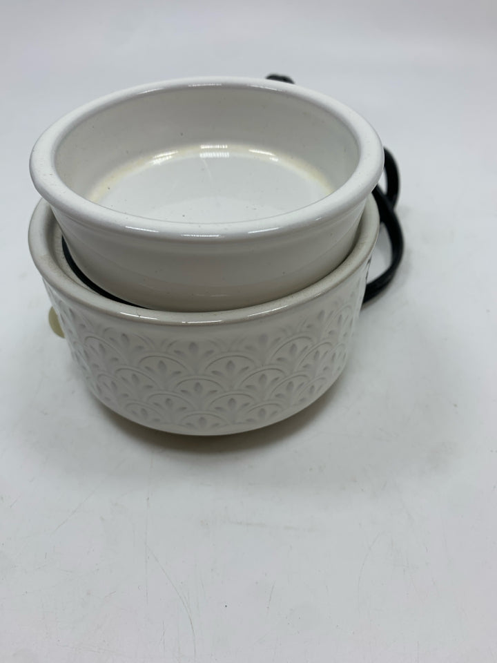 WHITE CERAMIC WAX WARMER.