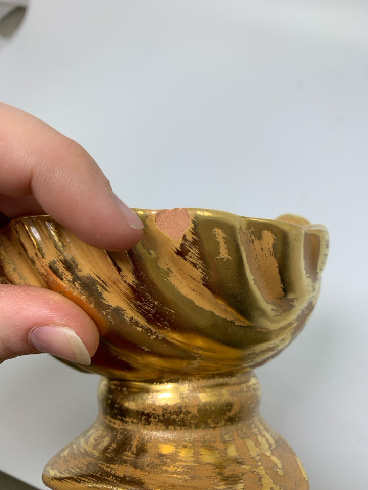 VTG GRANADA GOLD FOOTED SMALL SHELL SHAPED BOWL.
