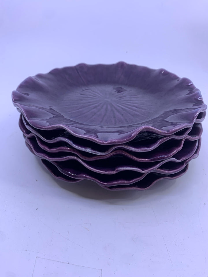 6 PURPLE FLOWER SHAPED LUNCH PLATES.