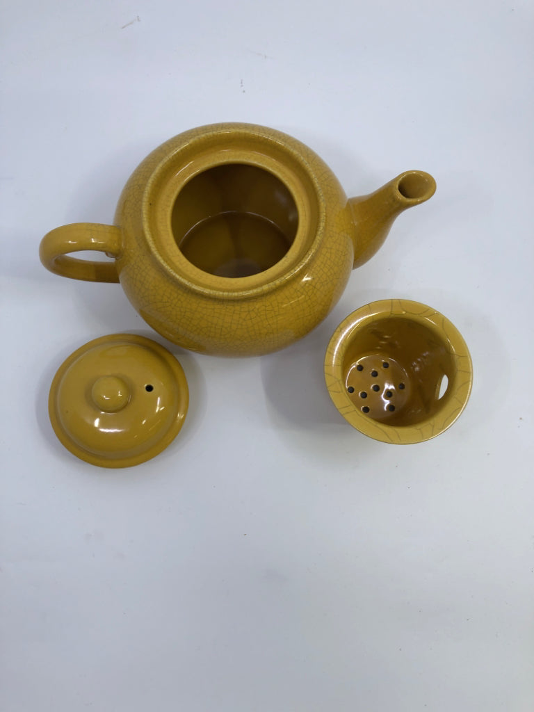 YELLOW CERAMIC TEAPOT W/INFUSER.