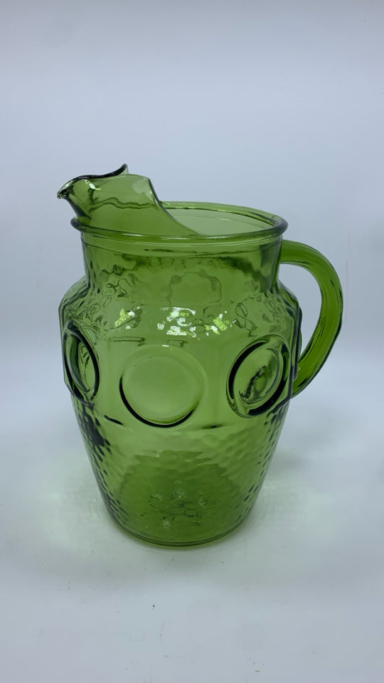 VTG GREEN GLASS PITCHER W/TEXTURED BULLSEYE PATTERN.