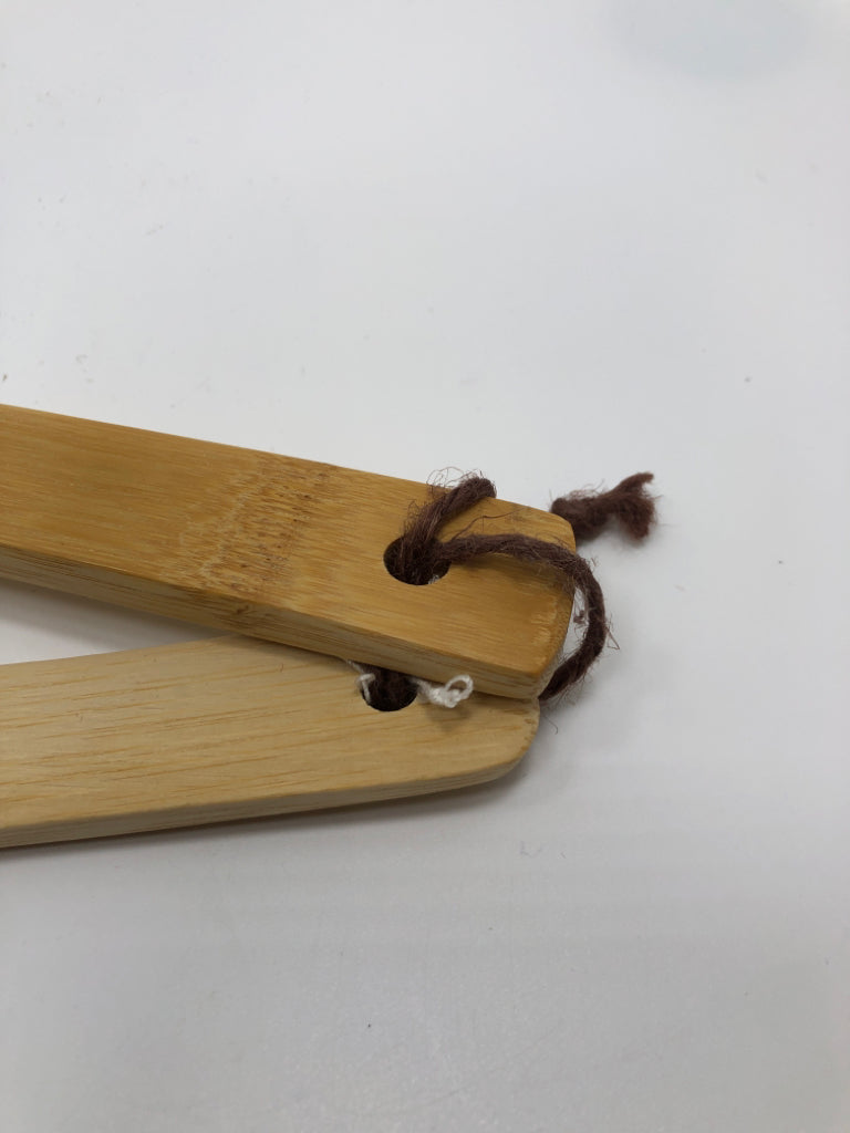 2PC WOODEN SRVING SPOONS.