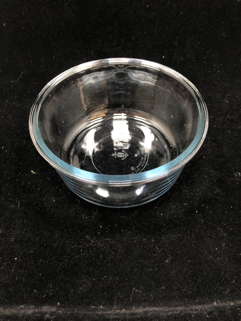 CLEAR GLASS ANCHOR HOCKING BOWL.