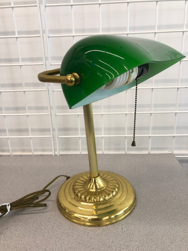 GOLD BANKERS DESK LAMP W/GREEN GLASS SHADE.