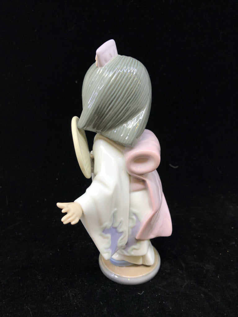 LLADRO GIRL IN KIMONO HOLDING FAN.