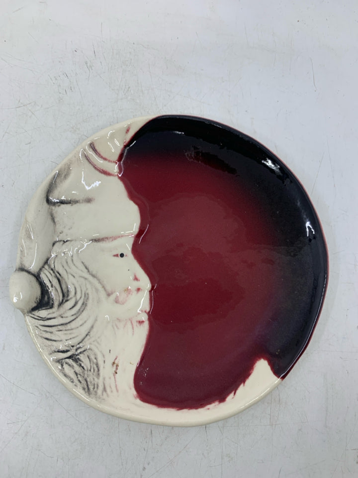 CERAMIC WHITE EMBOSSED HALF SANTA PLATE DARK RED.