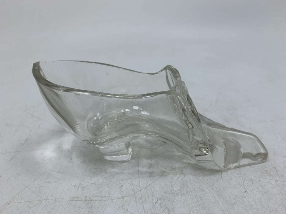 VTG GLASS VICTORIAN SHOE.
