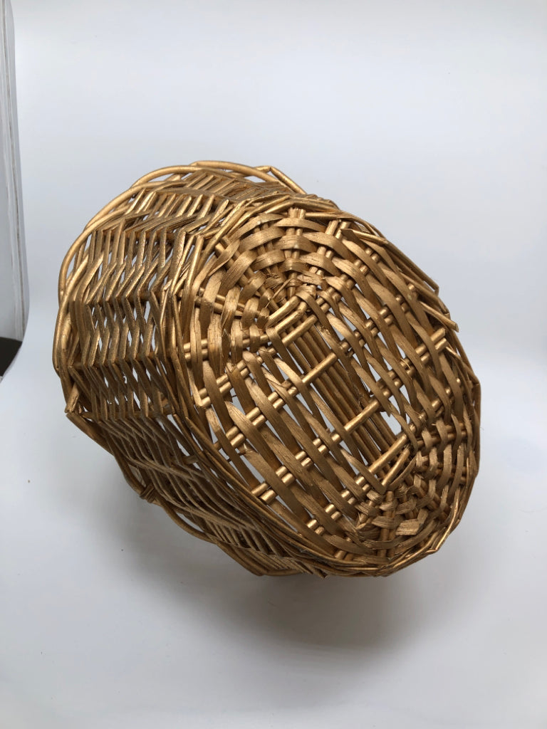 GOLD GLITTER WICKER BASKET W/HANDLE.