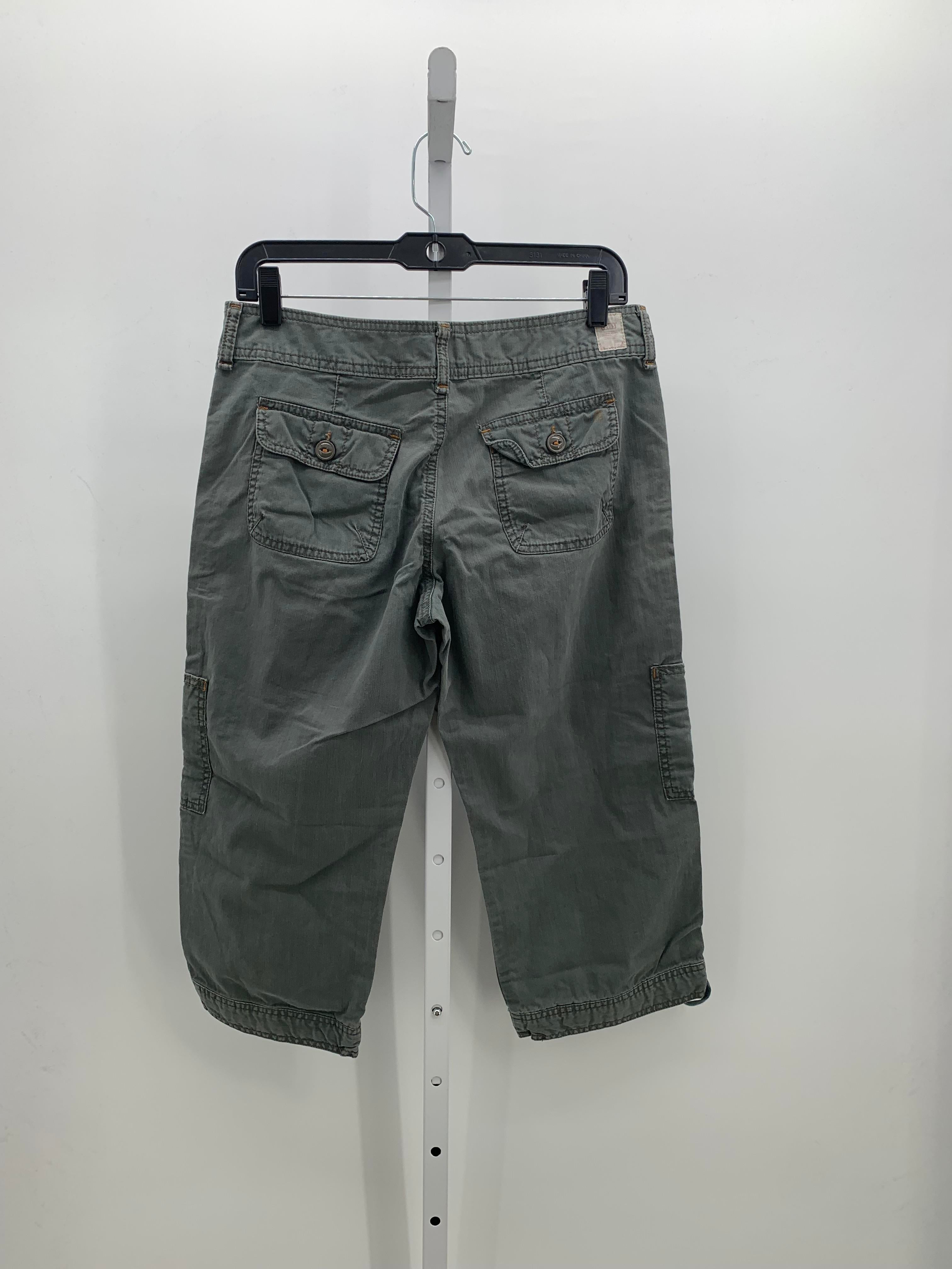 Levis Size 6 Misses Capri Pants