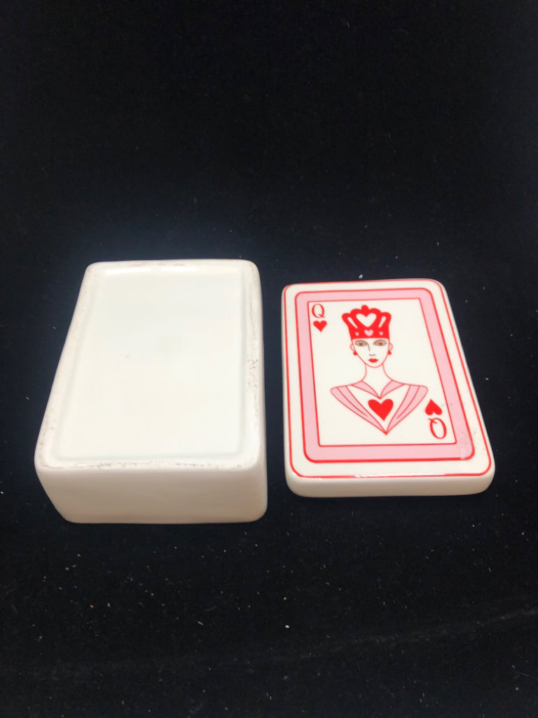 QUEEN OF HEARTS CERAMIC BOX.