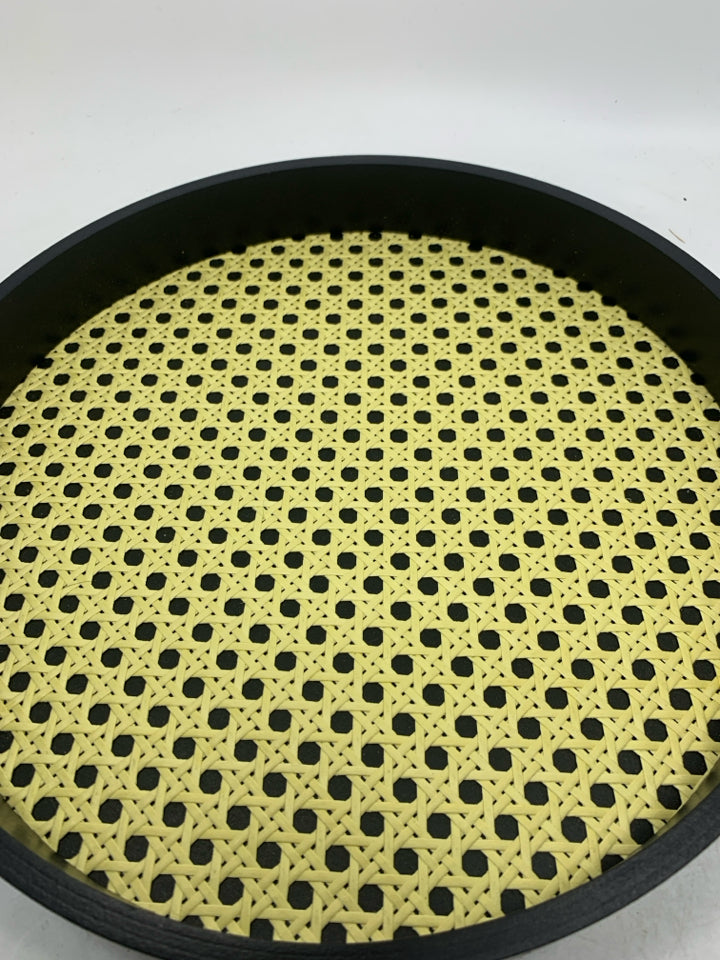 ROUND WOVEN CENTER TRAY.