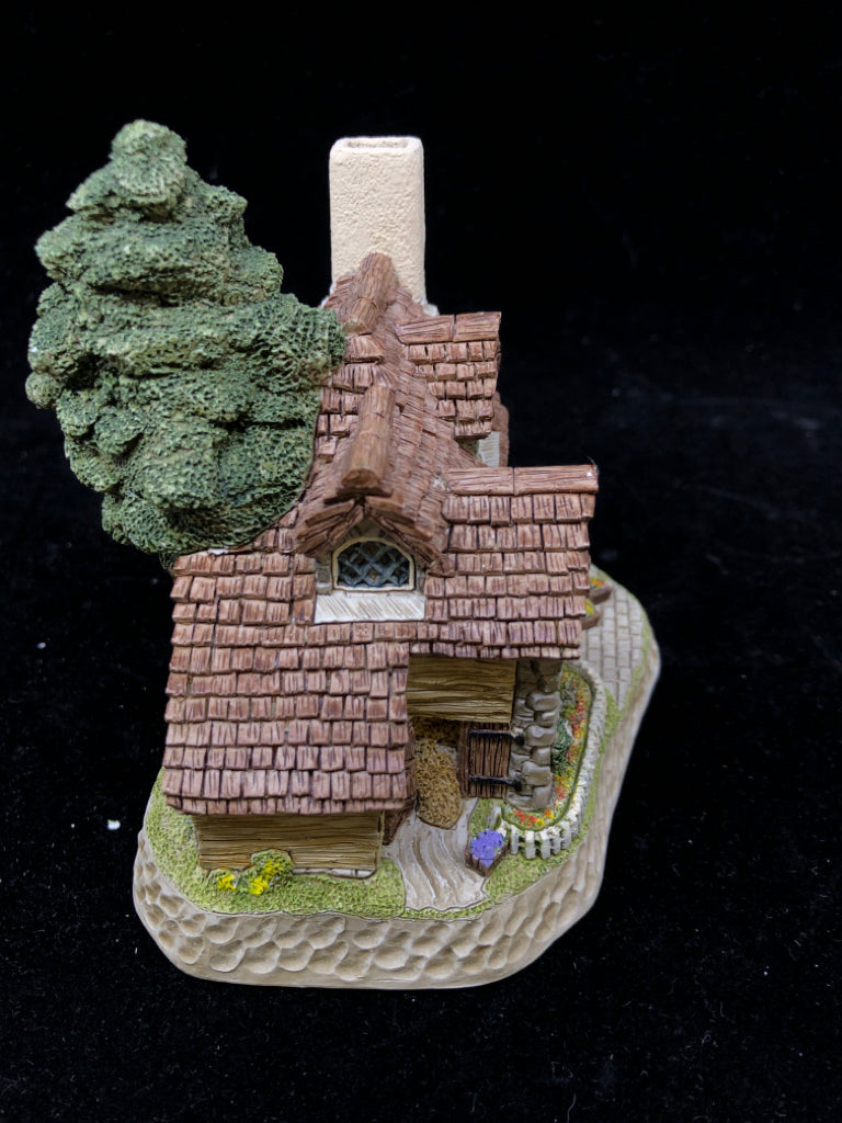 DAVID WINTER COTTAGE MISTOLE COTTAGE W LITTLE SIGN.