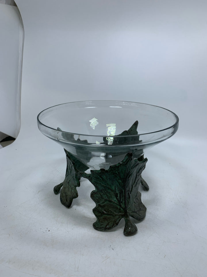 2 PIECE HEAVY METAL LEAF STAND W/ GLASS BOWL INSERT.