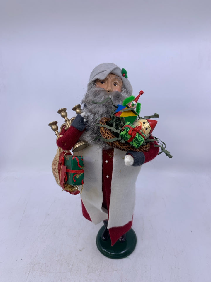 BYERS' CHOICE MAN WITH GIFT SAC + BASKET.