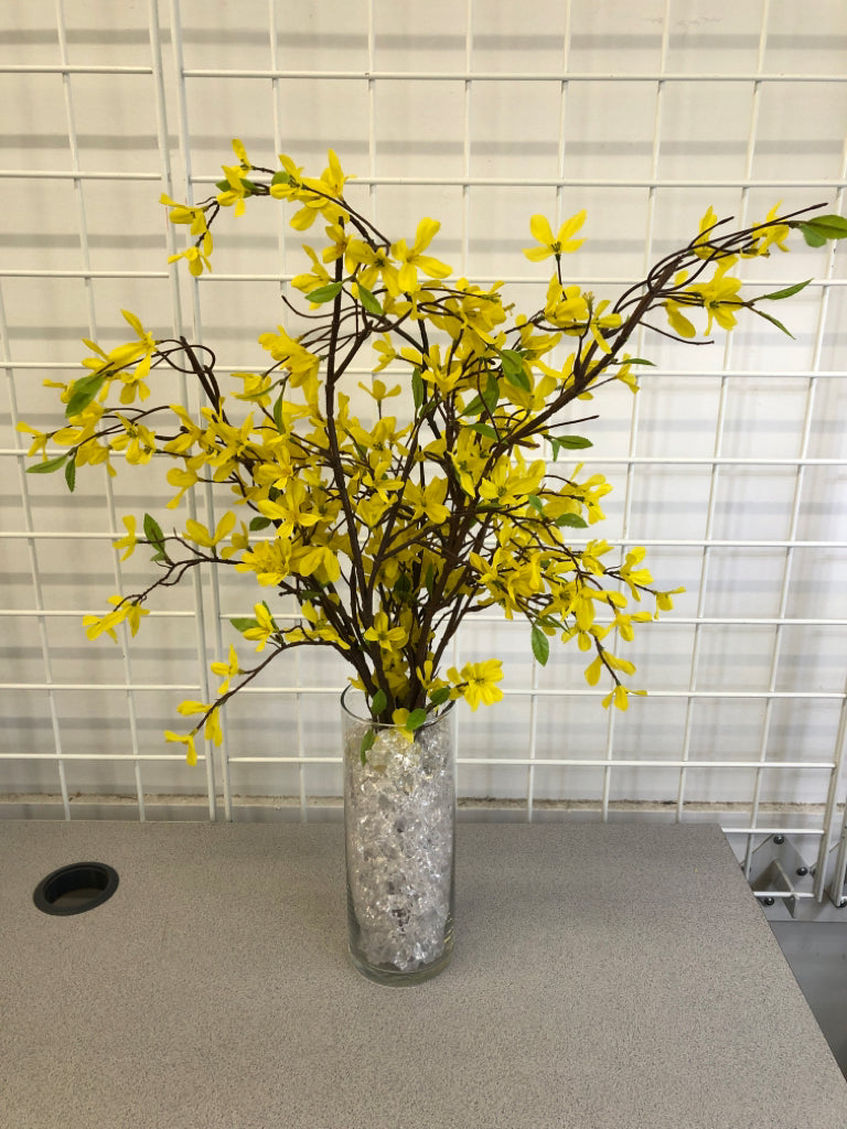 FORSYTHIA BOUQUET IN CLEAR GLASS VASE W/CRYSTAL FILLER.
