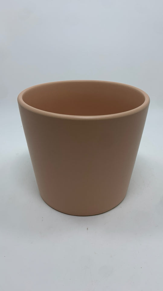 PEACH CERAMIC PLANTER.