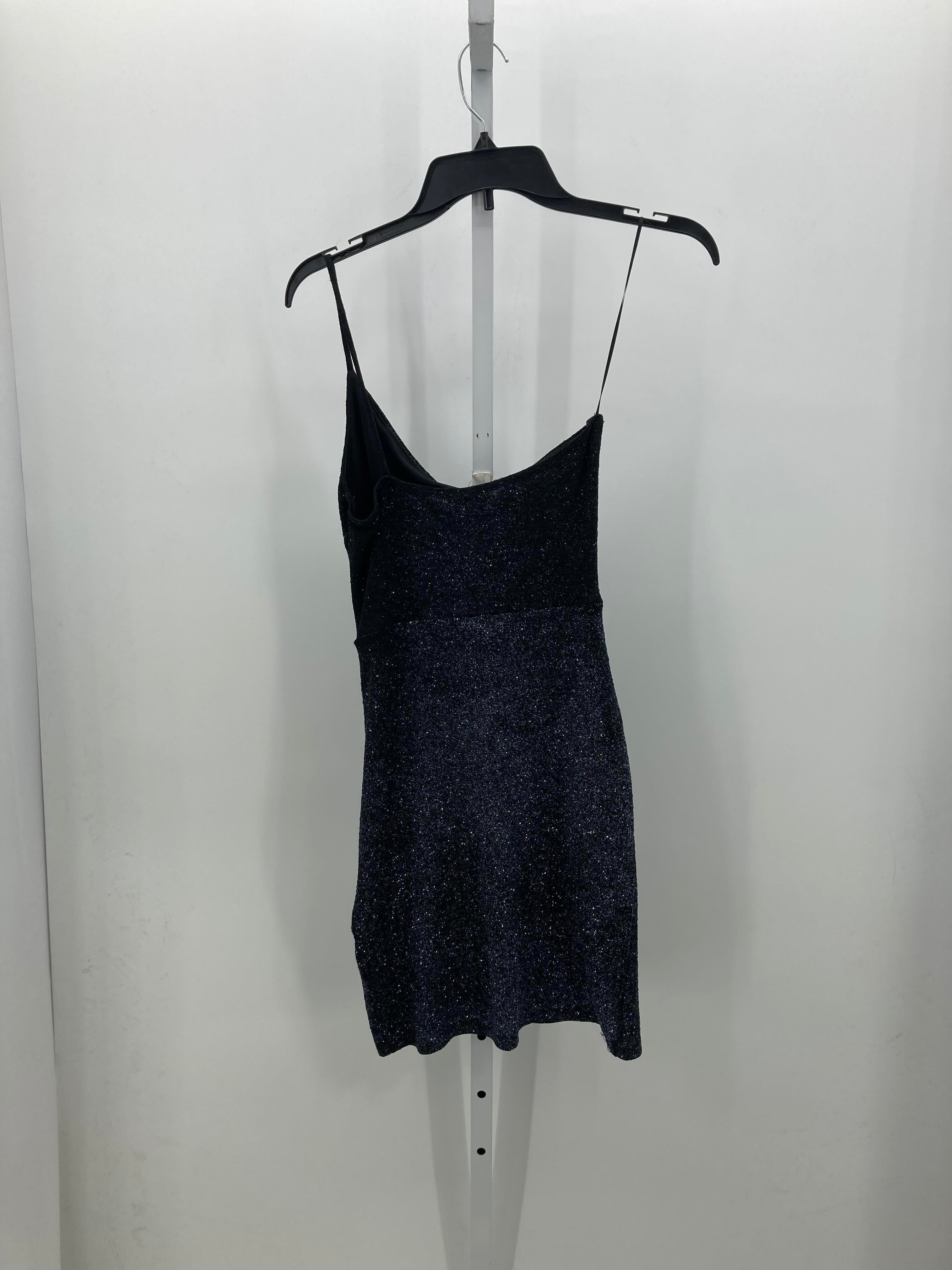 Size Medium Juniors Sleeveless Dress