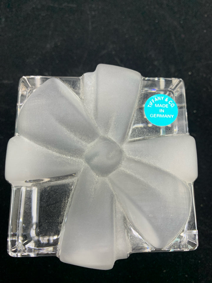 NIB TIFFANY & CO PRESENT FROSTED BOW CRYSTAL PAPER WEIGHT.