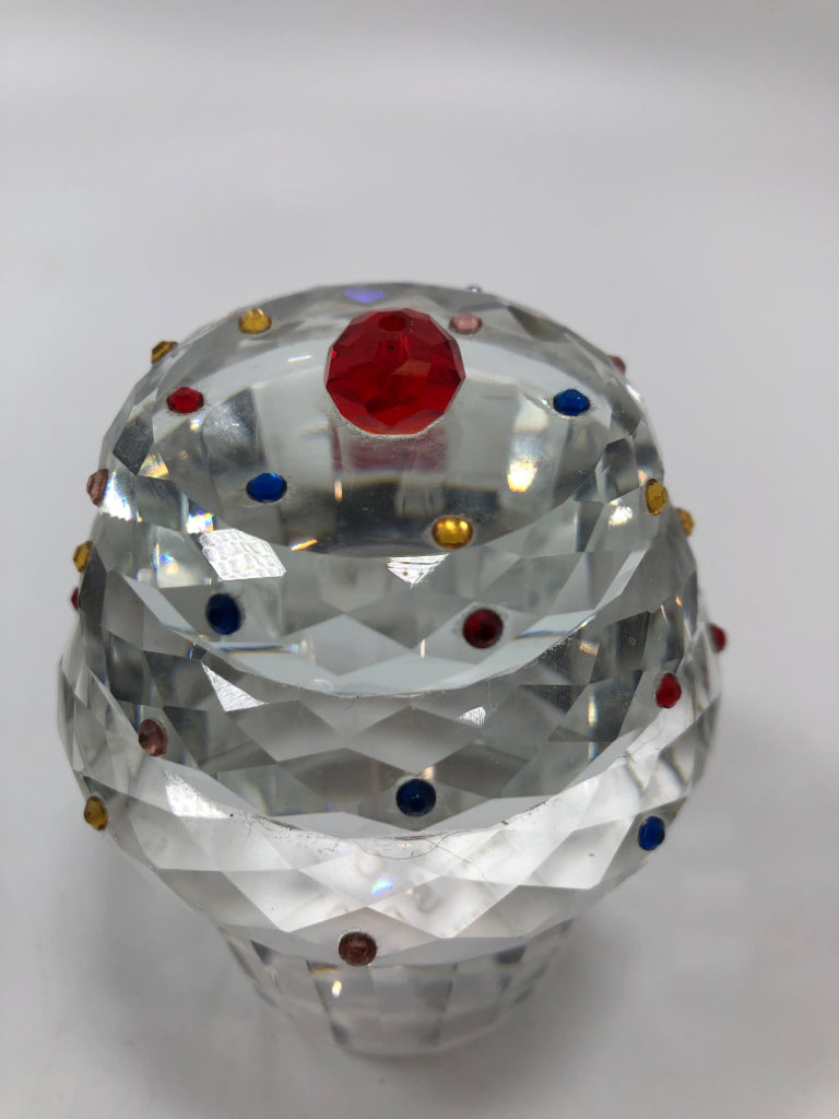 GLASS CUPCAKE PAPERWEIGHT.