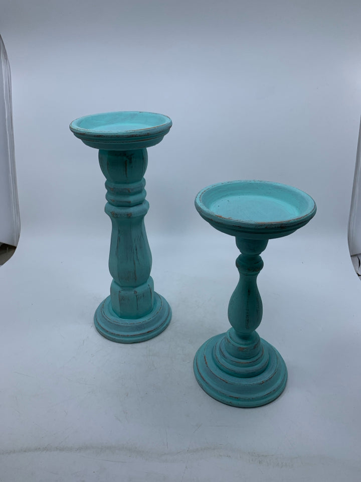 2 DISTRESSED TEAL PILLAR CANDLE HOLDERS.