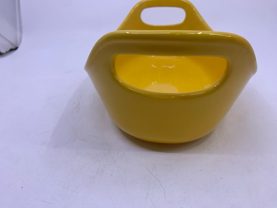 2 YELLOW OVAL BAKING DISHES RACHAEL RAY HANDLES.