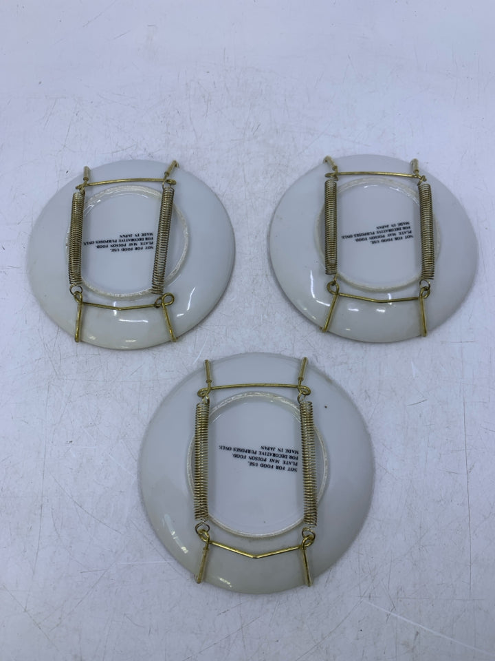 3 MINI ASIAN STYLE DECORATIVE PLATES IN BAG.