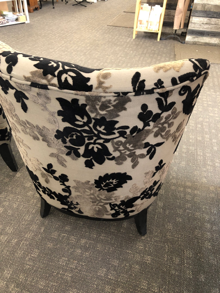 BLACK FLORAL UPHOLSTERED CHAIR W/ WOOD LEGS.