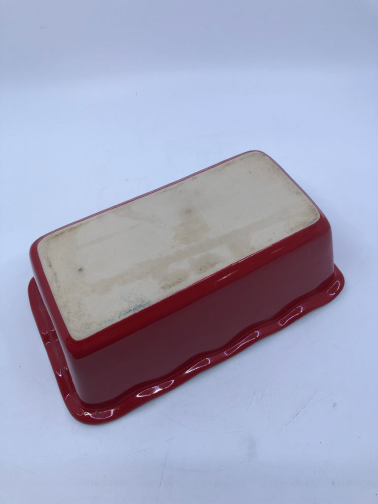 RED WAVY EDGE BREAD PAN.