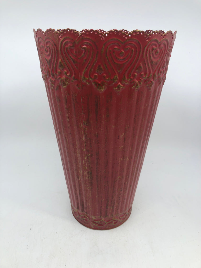 DISTRESSED RED METAL VASE W/ GOLD DETAIL.