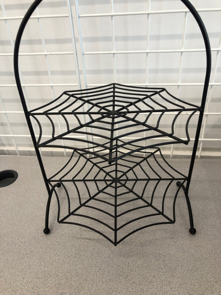 2 TIER METAL SPIDER-WEB DECOR.