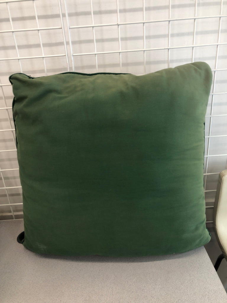 LG VILLAGE PILLOW.
