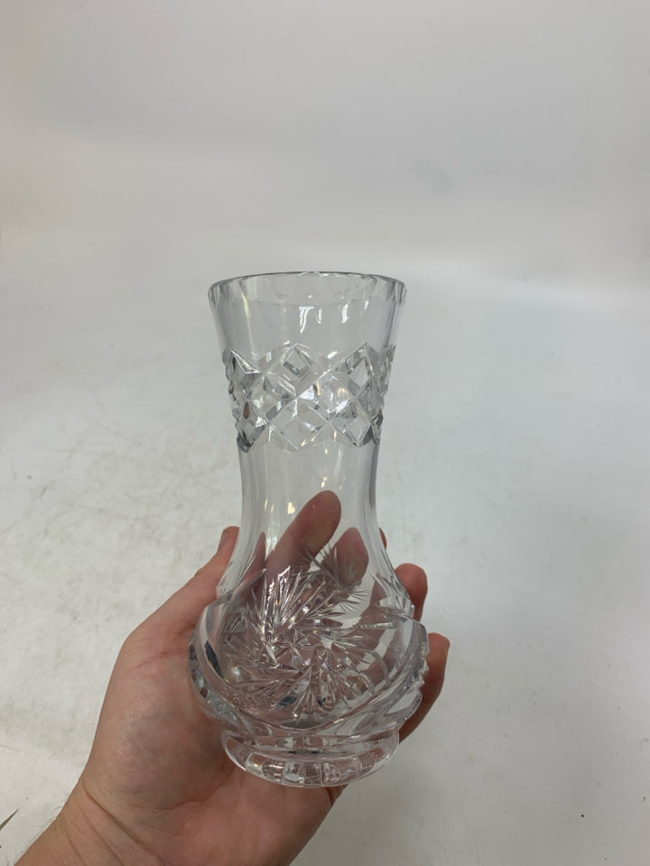 HEAVY BOTTOM DIAMOND PATTERN NECK CRYSTAL VASE.