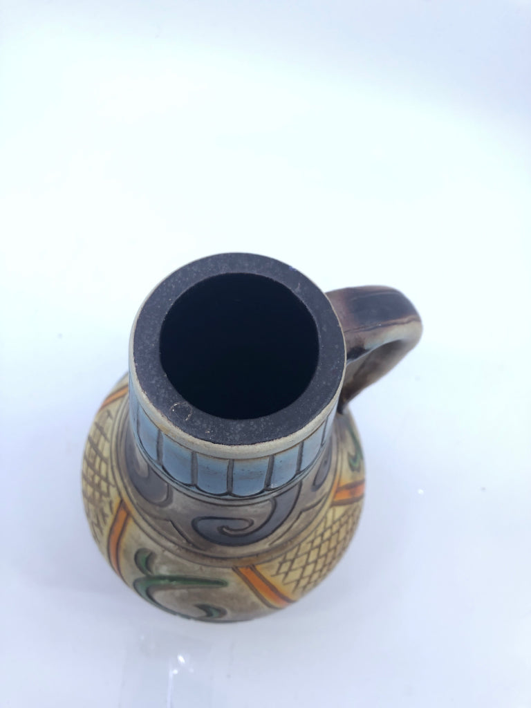 SCROLL AND LINES CARVED HANDLED VASE TAN/BROWN.