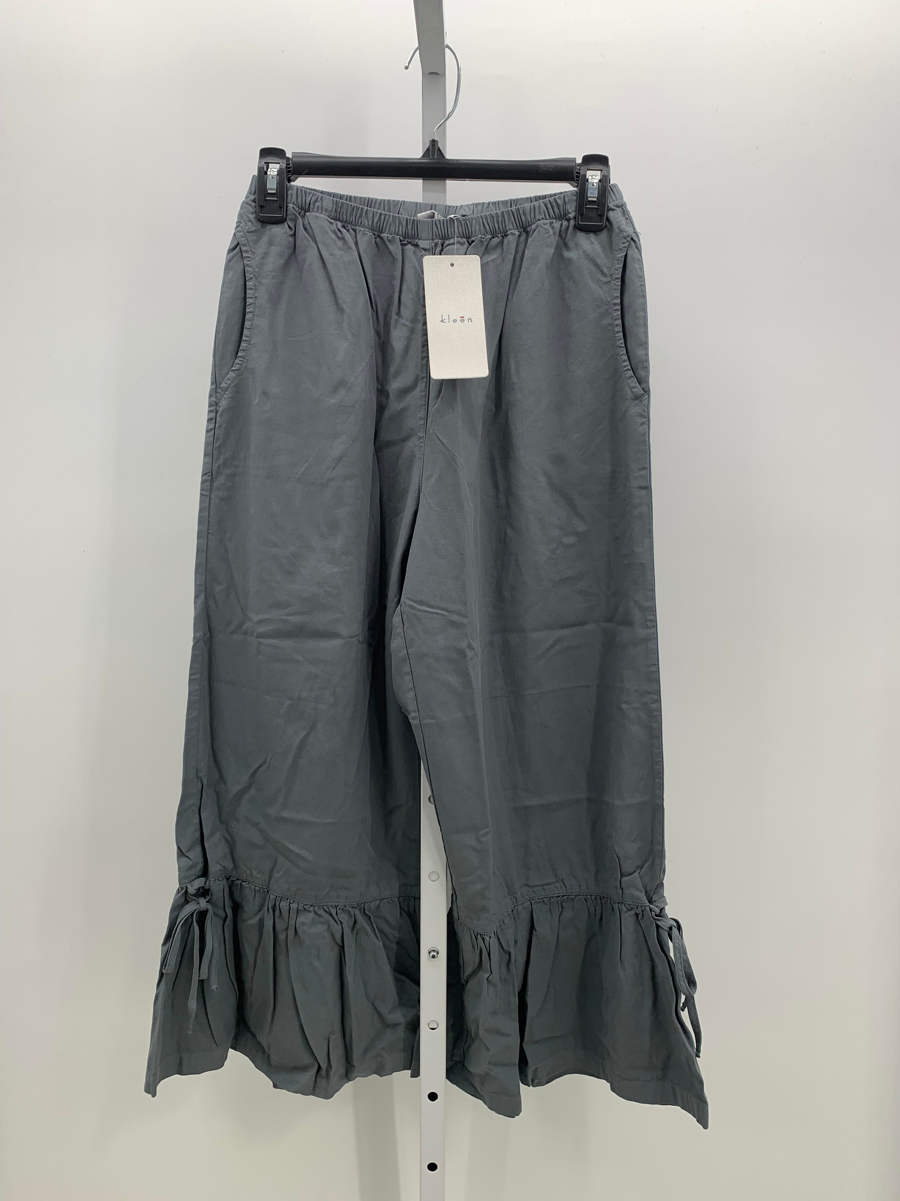 Size Small Misses Capri Pants