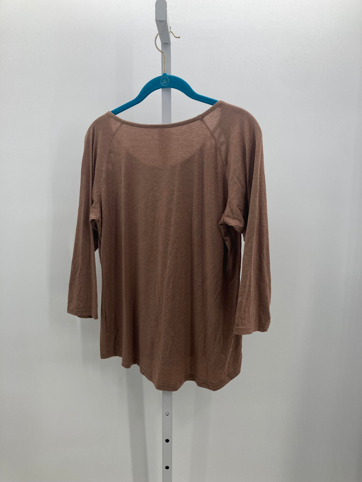 Size Medium Misses 3/4 Sleeve Shirt