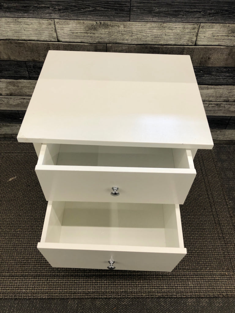 2-DRAWER WHITE SIDE TABLE.