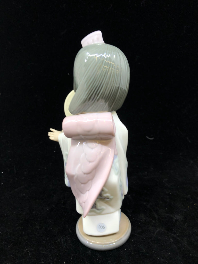 LLADRO GIRL IN KIMONO HOLDING FAN.