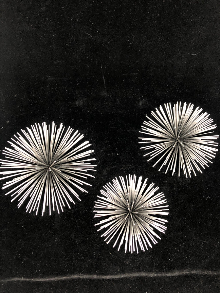 3 METAL SPIKE WALL ART.