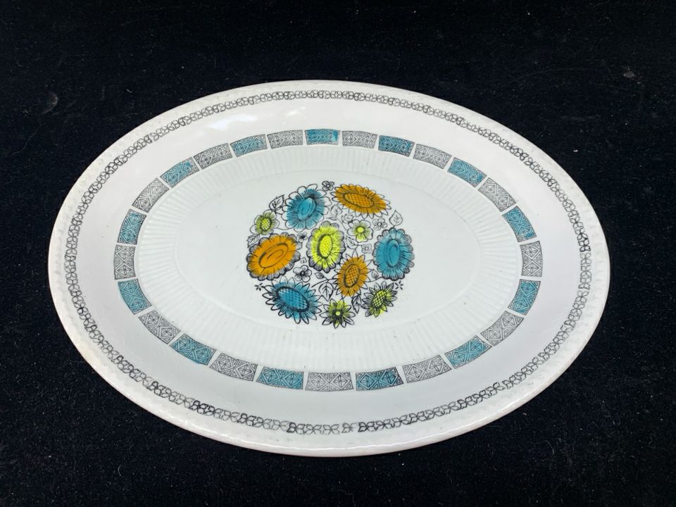 VTG OVAL ORANGE, YELLOW, AND TEAL PLATTER.