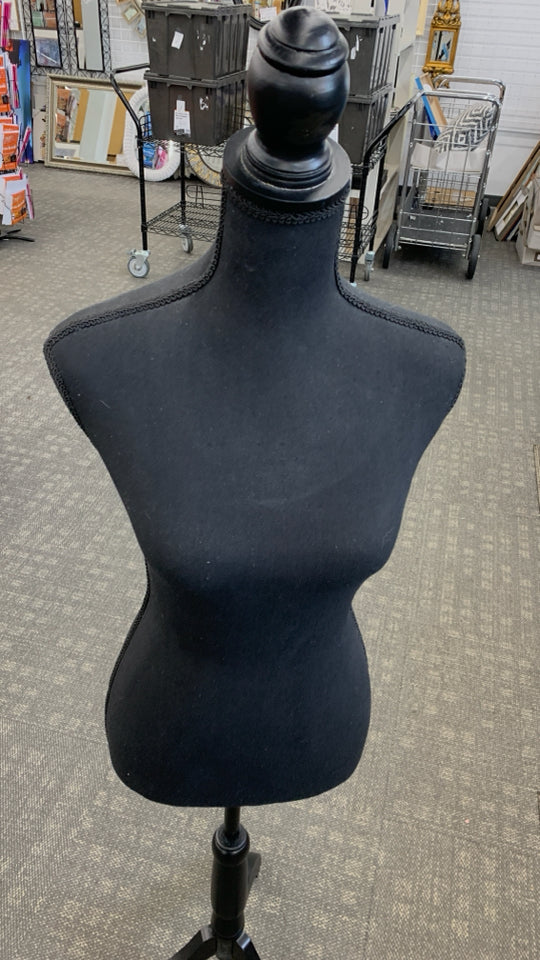 BLACK MANNEQUIN BUST ON STAND.