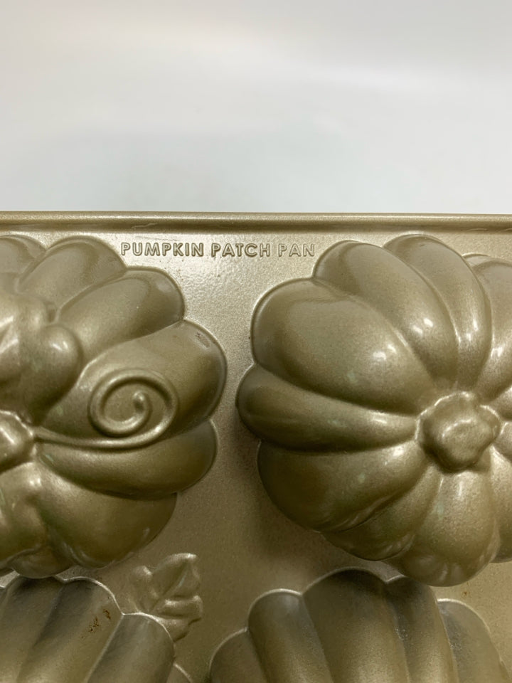 NORDIC WARE PUMPKIN PATCH PAN.