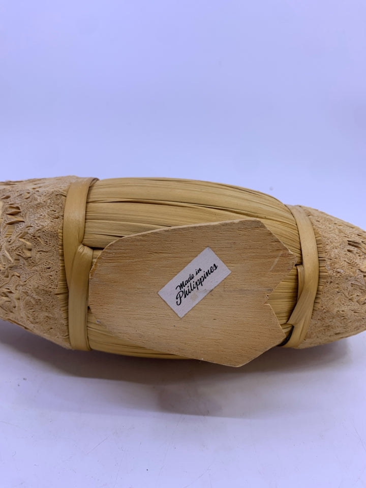 STRAW/WOOD SWAN FIGURE.